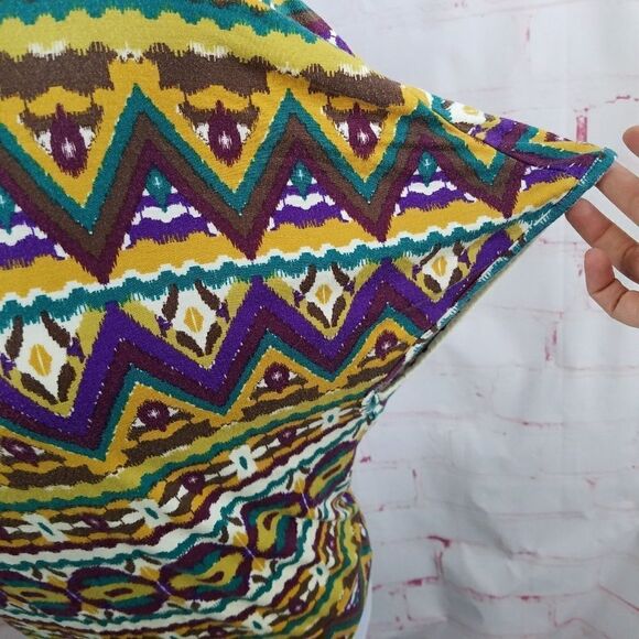 3/$25 Kimchi Blue aztec print top keyhole back L - Picture 2 of 6